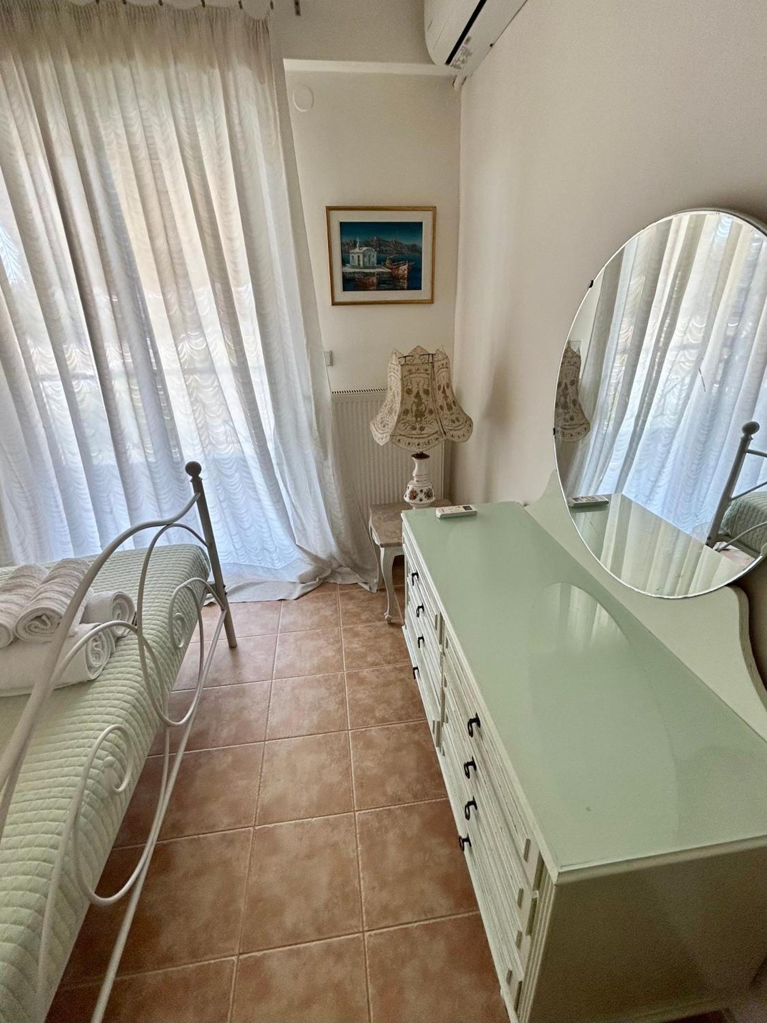 Ritsa Apartment Peraia  Екстер'єр фото