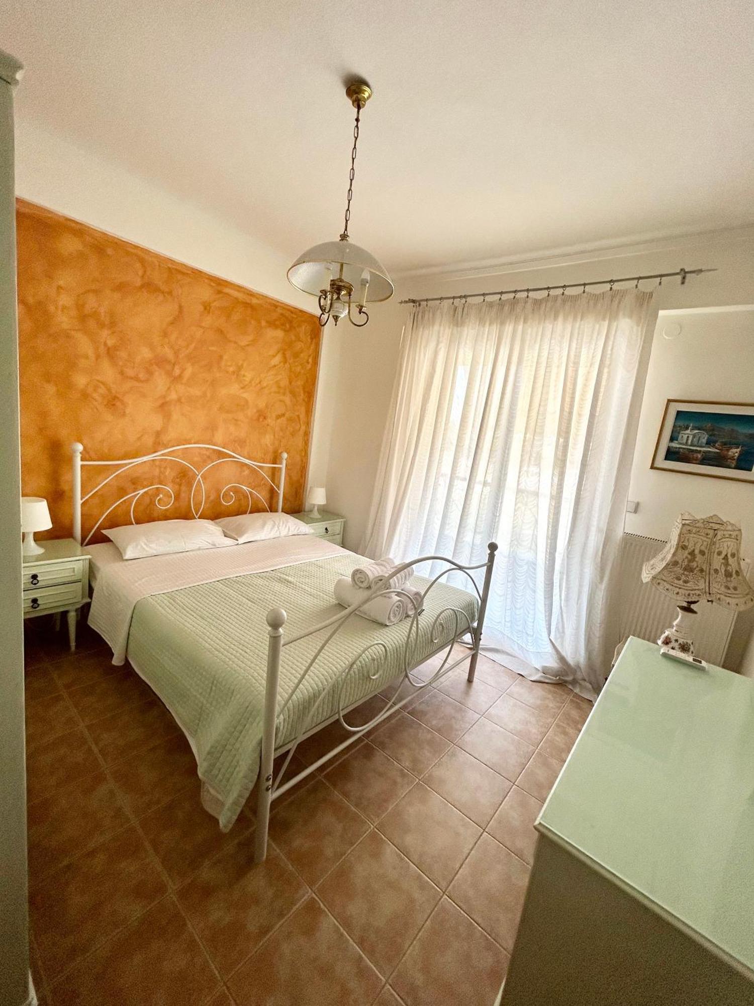 Ritsa Apartment Peraia  Екстер'єр фото