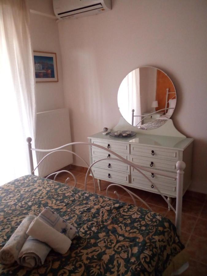 Ritsa Apartment Peraia  Екстер'єр фото